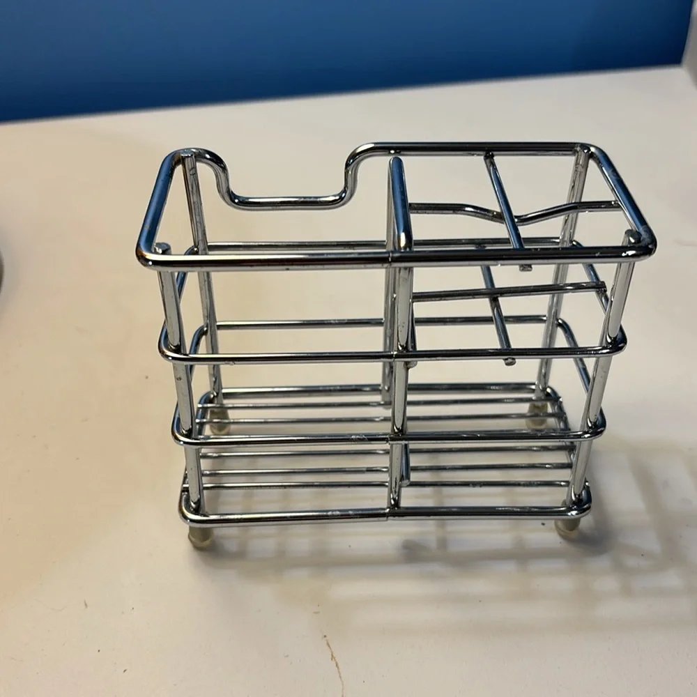 NWOT Silver Metal Toiletry Holder